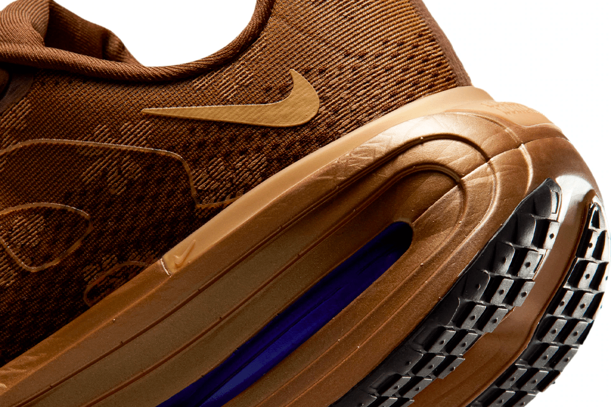 Tênis Nike Vomero Premium Flat Stout Marrom