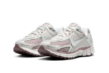 Tênis Nike Zoom Vomero 5 Metallic Silver Platinum Violet Prateado