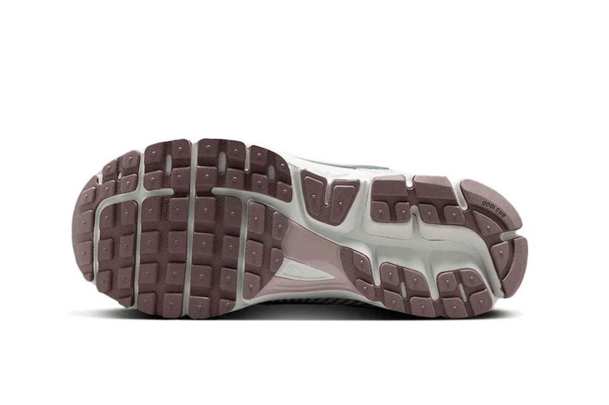 Tênis Nike Zoom Vomero 5 Metallic Silver Platinum Violet Prateado