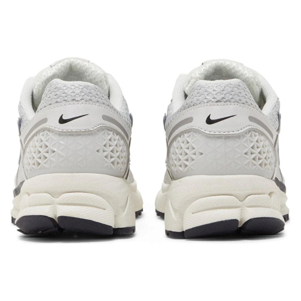 Tênis Nike Zoom Vomero 5 Photon Dust Metallic Silver Cinza - foto 4