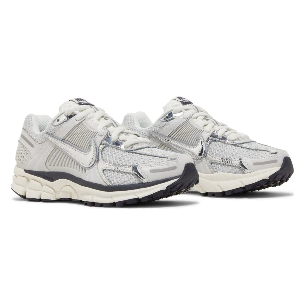 Tênis Nike Zoom Vomero 5 Photon Dust Metallic Silver Cinza - foto 5