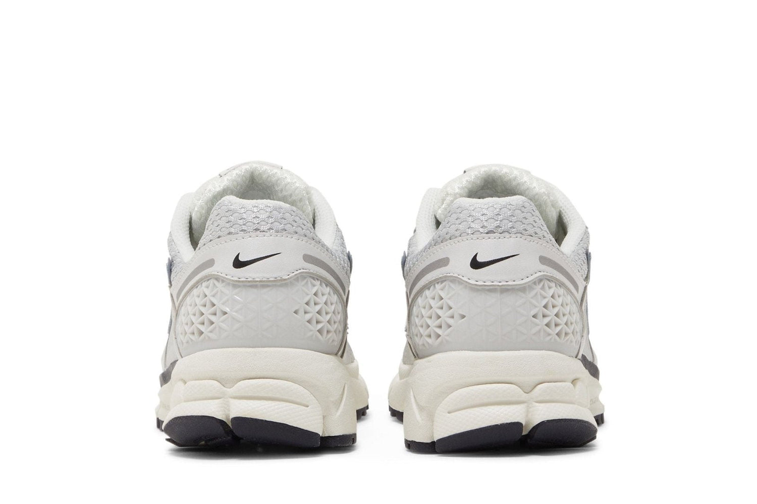 Tênis Nike Zoom Vomero 5 Photon Dust Metallic Silver Cinza