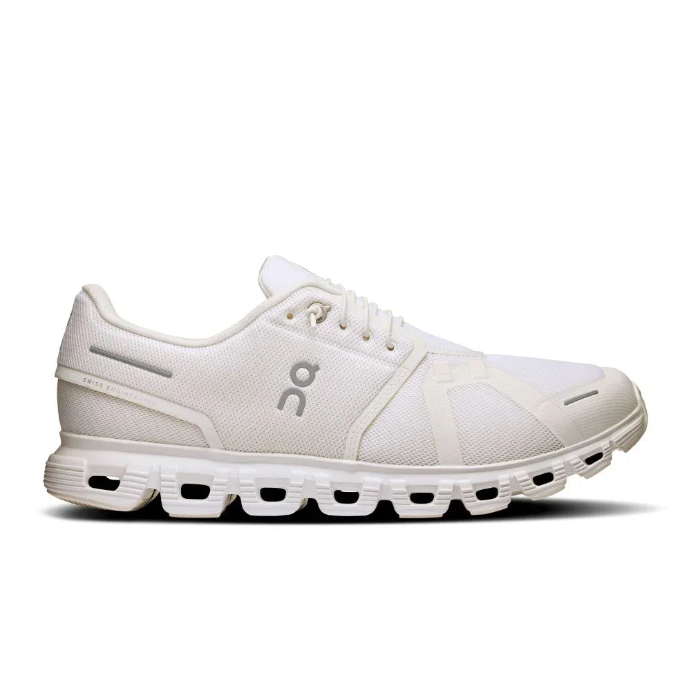 Tênis esportivo masculino branco com sola anatômica e design moderno em perfil lateral.