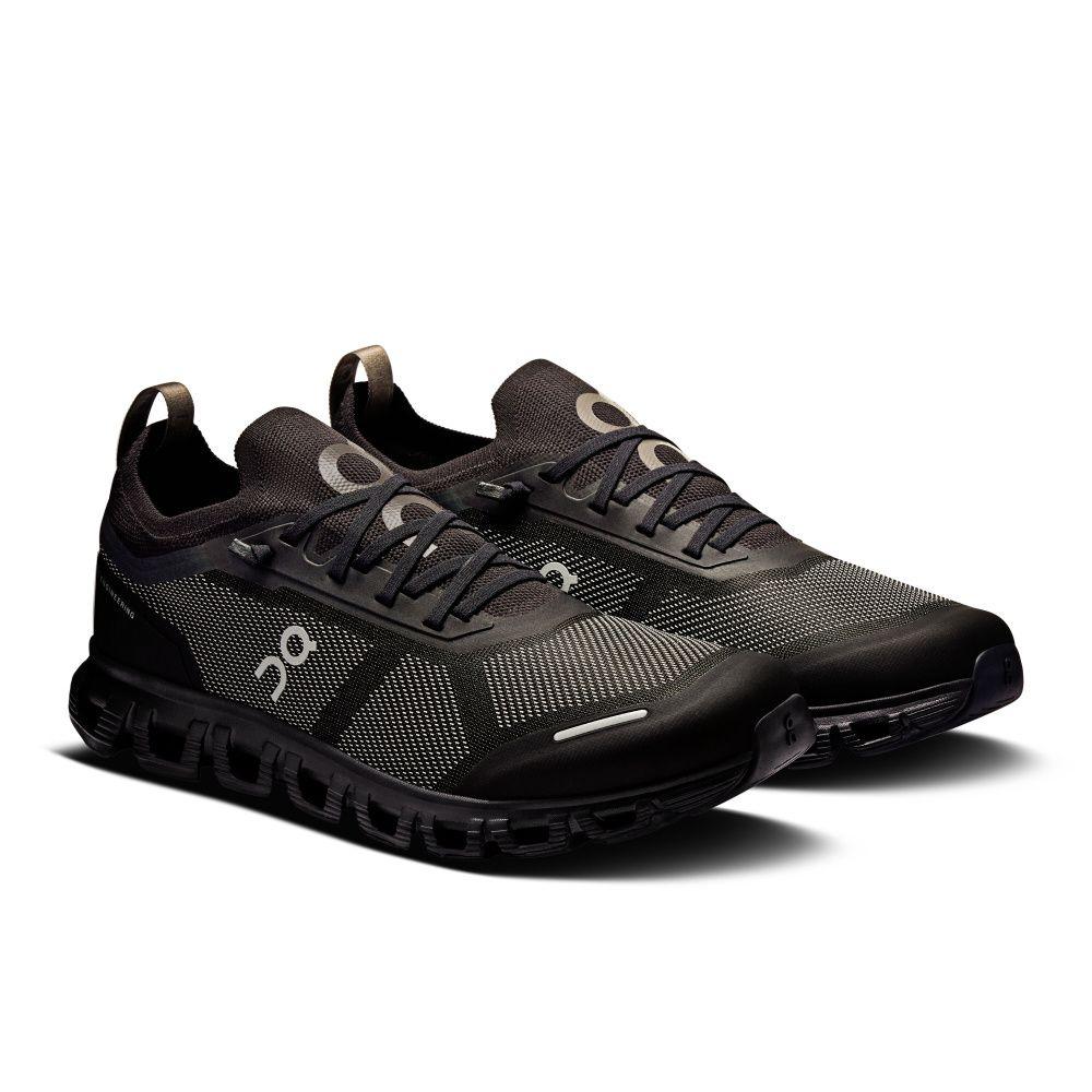 Tênis preto de corrida masculino, design moderno com detalhes em cinza, sola robusta.