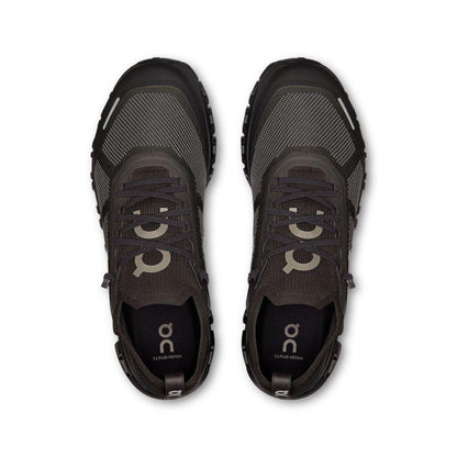 Tênis preto esportivo On Running Cloud 6 Versa visto de cima, com detalhes em malha e cadarço.