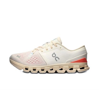 Tênis esportivo branco com detalhes salmão e solado CloudTec, visto de perfil lateral esquerdo.