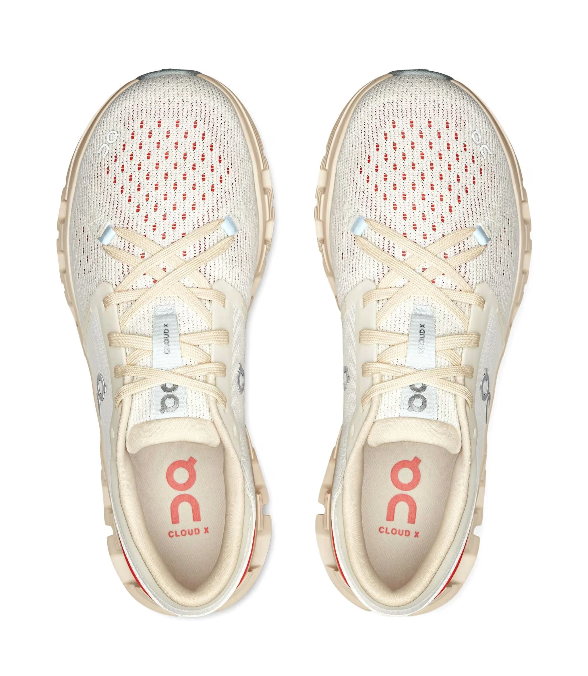 Tênis esportivo branco com detalhes salmão, visto de cima, tecido knit respirável, solado robusto.