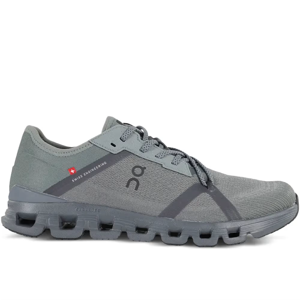 Tênis esportivo masculino cinza On Running Cloud X 4 com sola tecnológica e design moderno