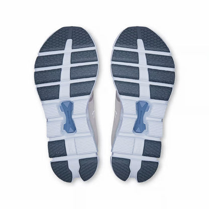 Solado de tênis esportivo prata e azul claro, com detalhes em borracha antiderrapante.