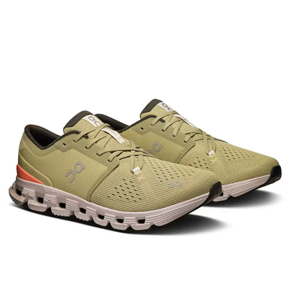 Tênis esportivo verde com detalhes salmão, lateral, solado tecnológico, On Running Cloud X 4.