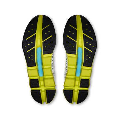 Tênis On Running Cloudflow 5 branco e amarelo, solado segmentado com recortes vazados característicos da linha Cloud