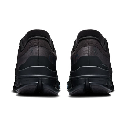 Tênis On Running Cloudflow 5 preto, vista traseira com colarinho acolchoado e visual esportivo minimalista