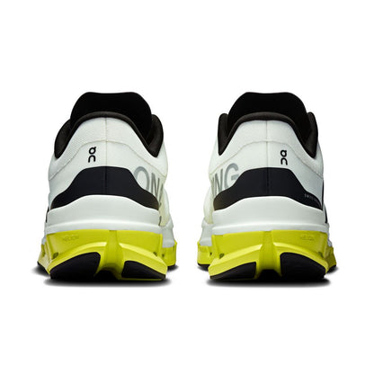 Tênis On Running Cloudflow 5 branco com detalhes em amarelo, vista traseira com colarinho acolchoado e visual esportivo