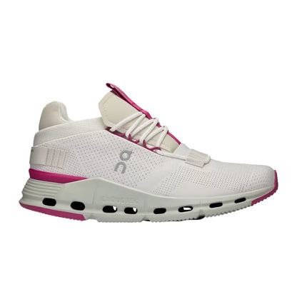 Tênis esportivo branco com detalhes rosa, sola CloudTec, design moderno e cabedal perfurado.