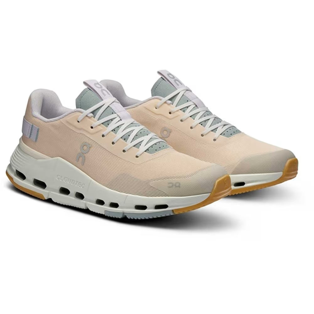 Tênis esportivo bege com sola tecnológica e detalhes em branco, visual moderno e confortável.