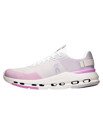 Tênis branco com detalhes rosa, sola robusta, design moderno e respirável, lateral esquerda.