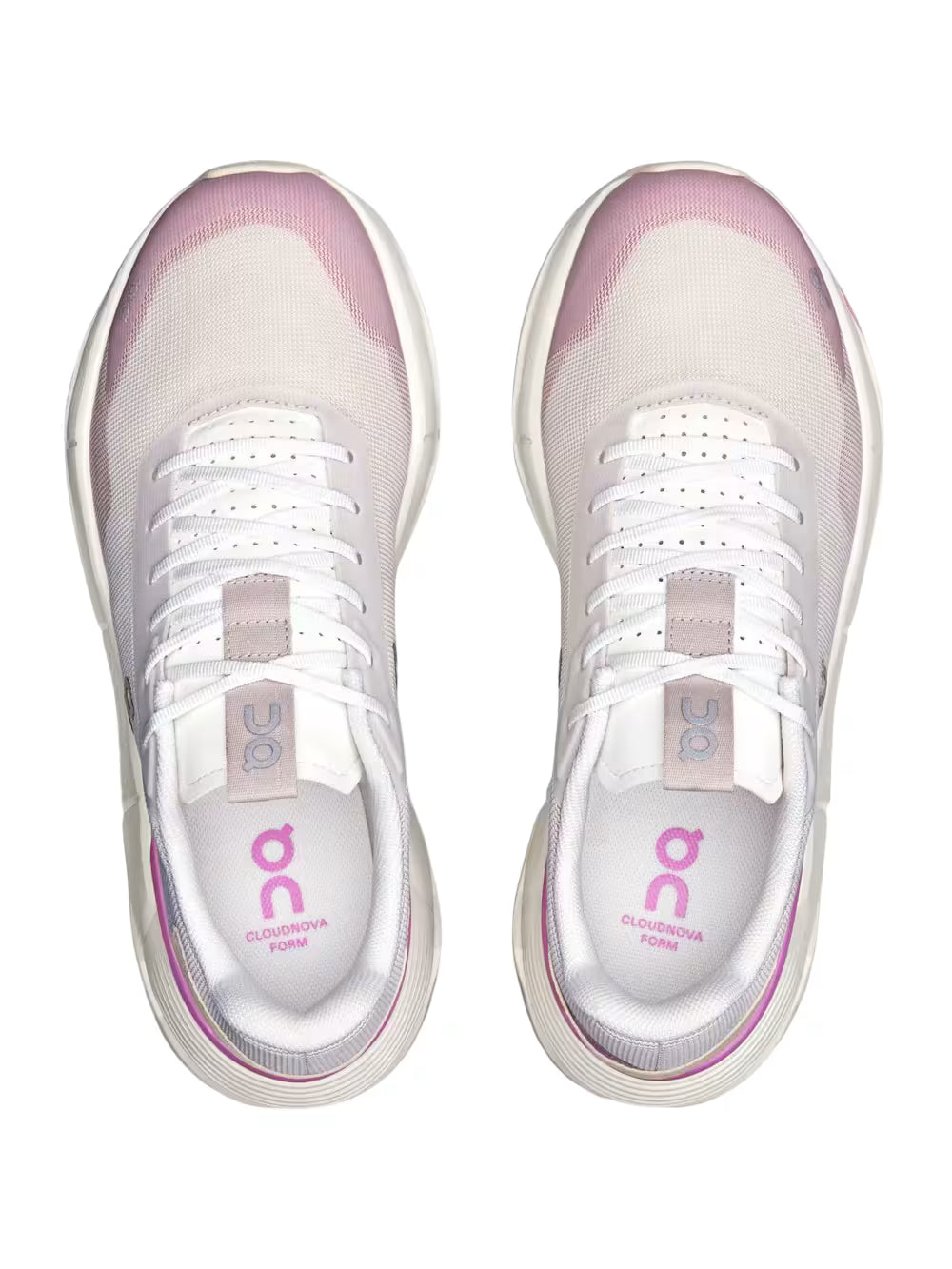 Tênis branco e rosa Cloudnova Form vistos de cima, com cadarço branco e detalhes modernos.