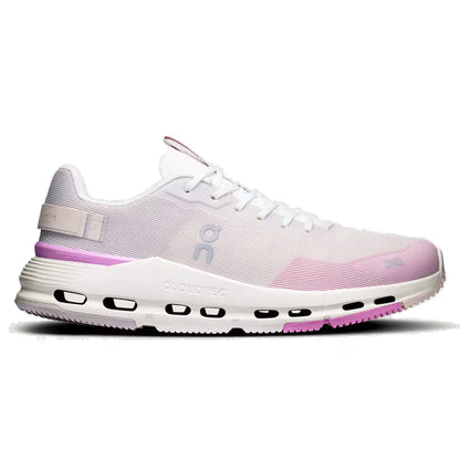 Tênis branco e rosa com detalhes lilás, solado esportivo e design moderno para corrida.