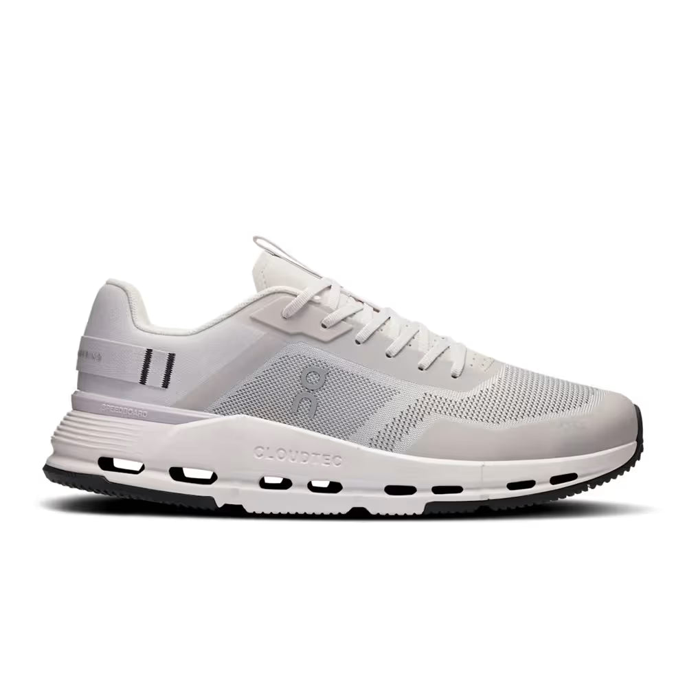 Tênis esportivo branco com solado tecnológico, design moderno e detalhes em cinza claro.