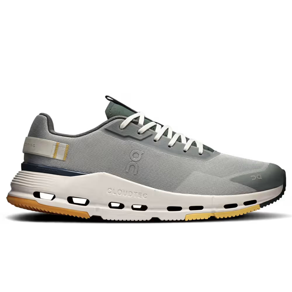 Tênis esportivo cinza com cadarço branco, solado tecnológico e detalhes em amarelo.