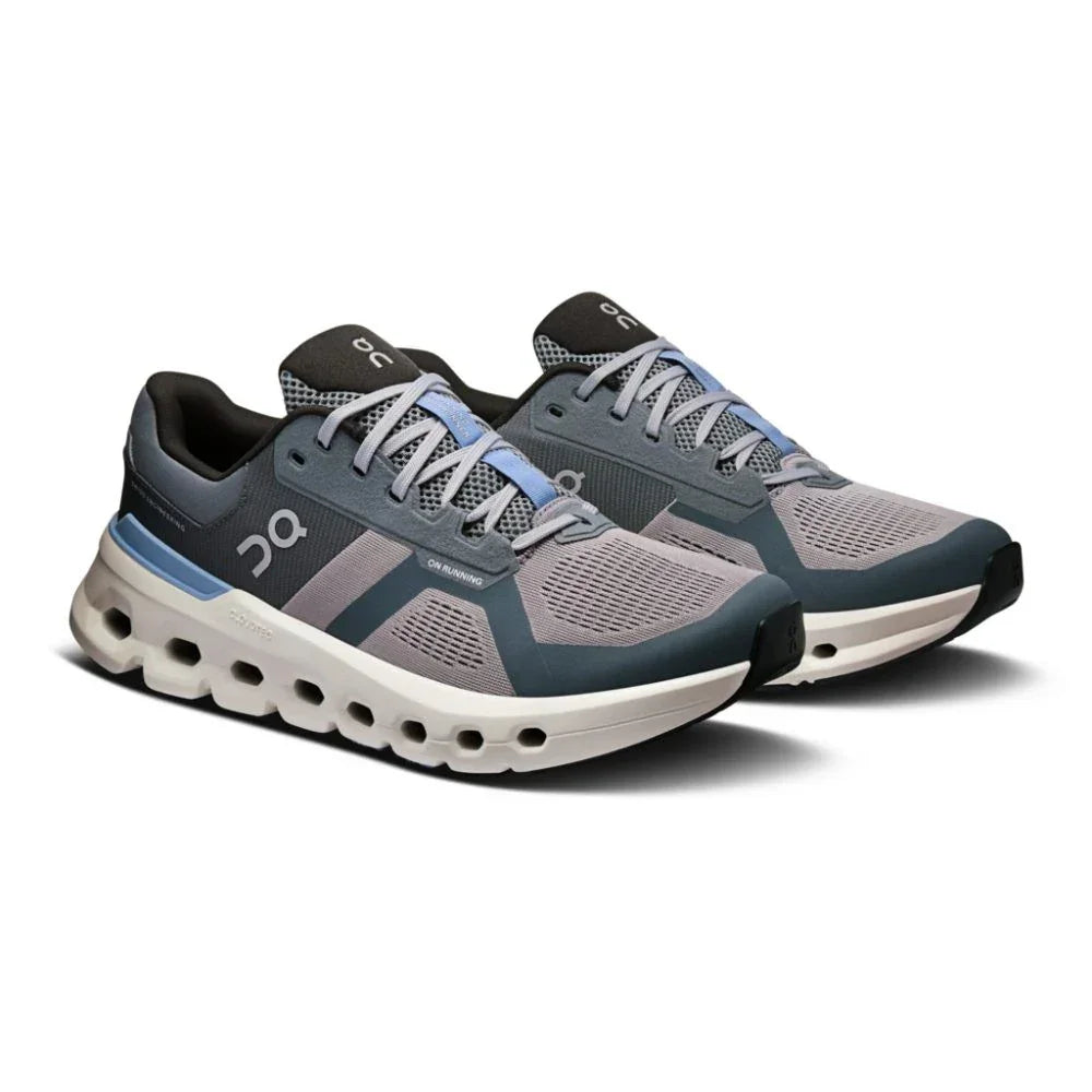 Tênis esportivo cinza e azul On Running Cloudrunner 2 com solado vazado, vista lateral.