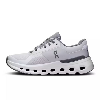 Tênis esportivo cinza e branco On Running Cloudrunner 2 visto de lado, com solado ventilado.