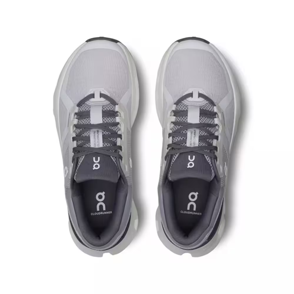 Tênis esportivo cinza e branco visto de cima, modelo On Running Cloudrunner 2.