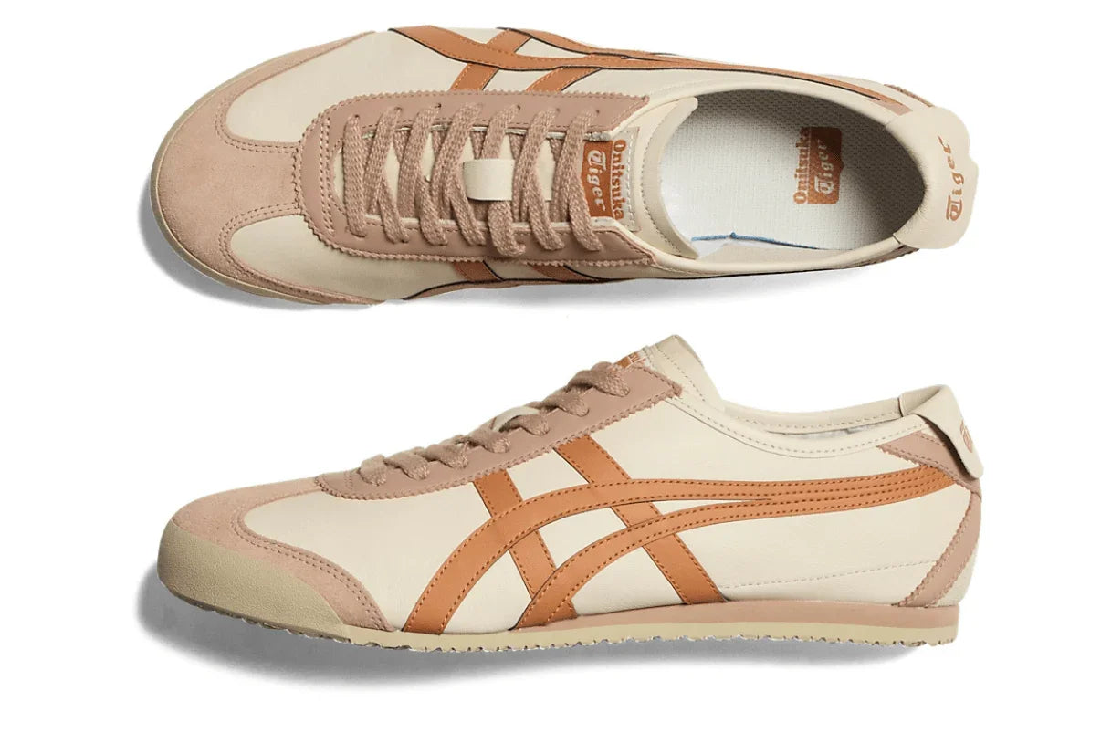 Tênis casual bege com detalhes laranja, solado baixo e design clássico esportivo.