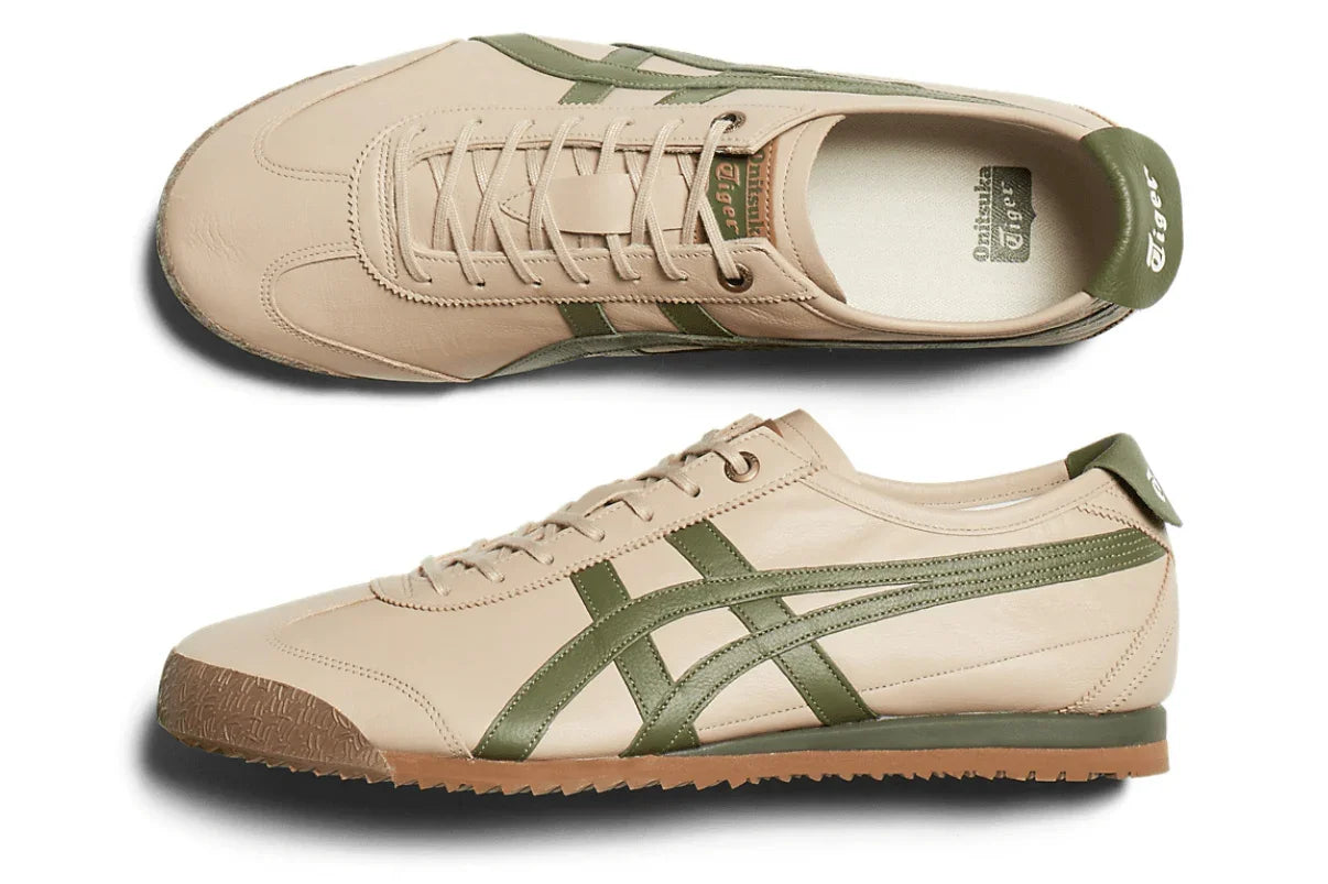 Tênis casual bege com detalhes verdes, sola de borracha e design retrô, visto de lado e cima.