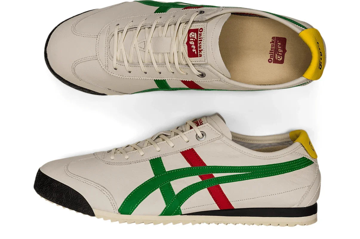 Tênis casual branco com detalhes verdes, vermelhos e amarelos, estilo retrô, vista lateral e superior.