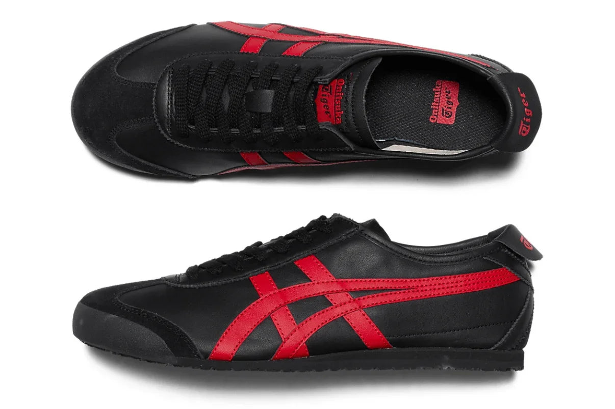 Tênis casual preto com detalhes vermelhos, sola baixa e design esportivo clássico.