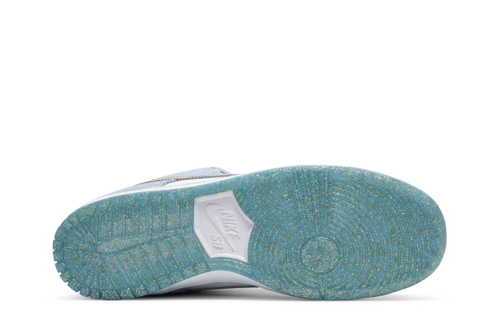 Tênis Sean Cliver x Nike SB Dunk Low Holiday Special Azul