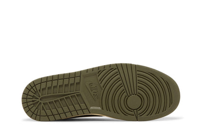 Tênis Nike Travis Scott x Nike Air Jordan 1 Retro Low OG SP Olive Branco